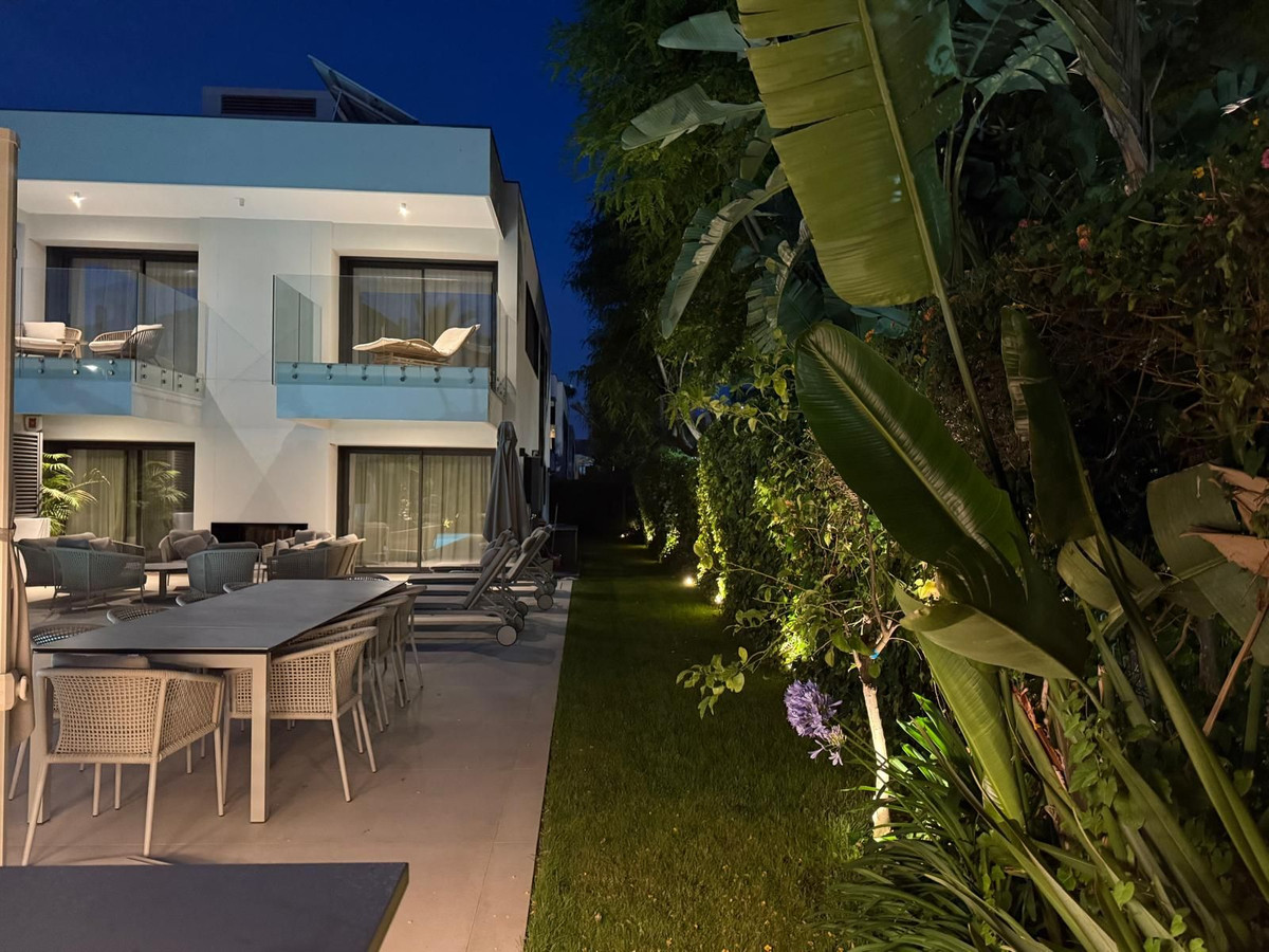Se vende Villa - Chalet de 4 dormitorios en Costa Del Sol, Málaga, España