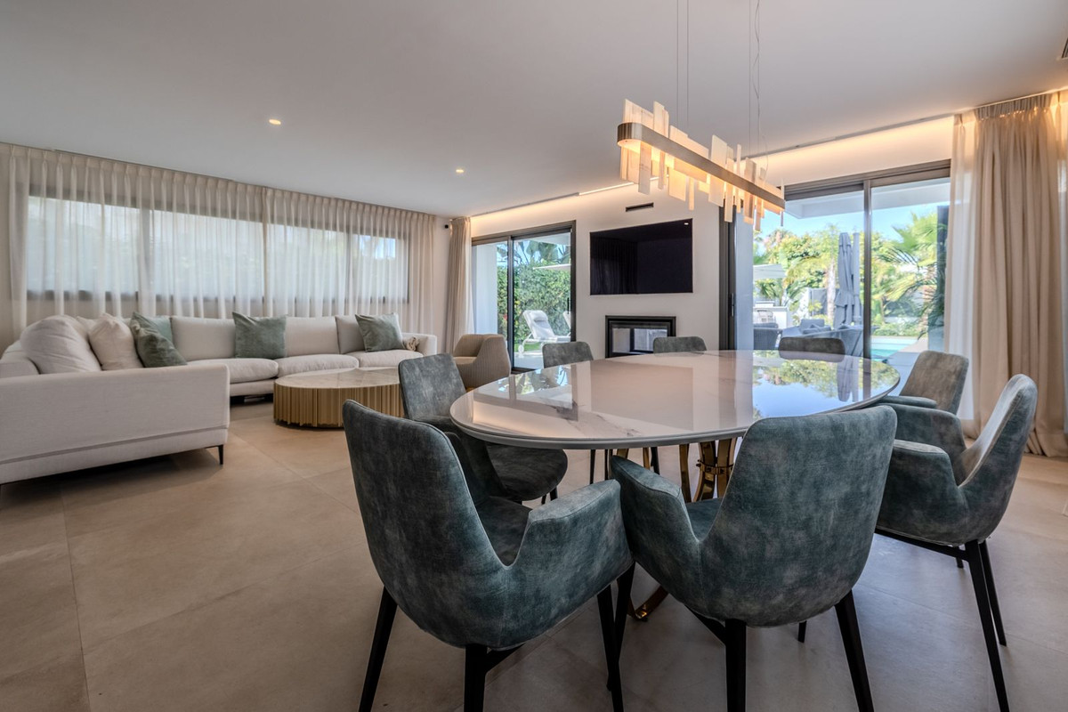 Se vende Villa - Chalet de 4 dormitorios en Costa Del Sol, Málaga, España