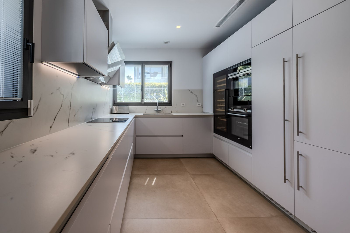 Se vende Villa - Chalet de 4 dormitorios en Costa Del Sol, Málaga, España
