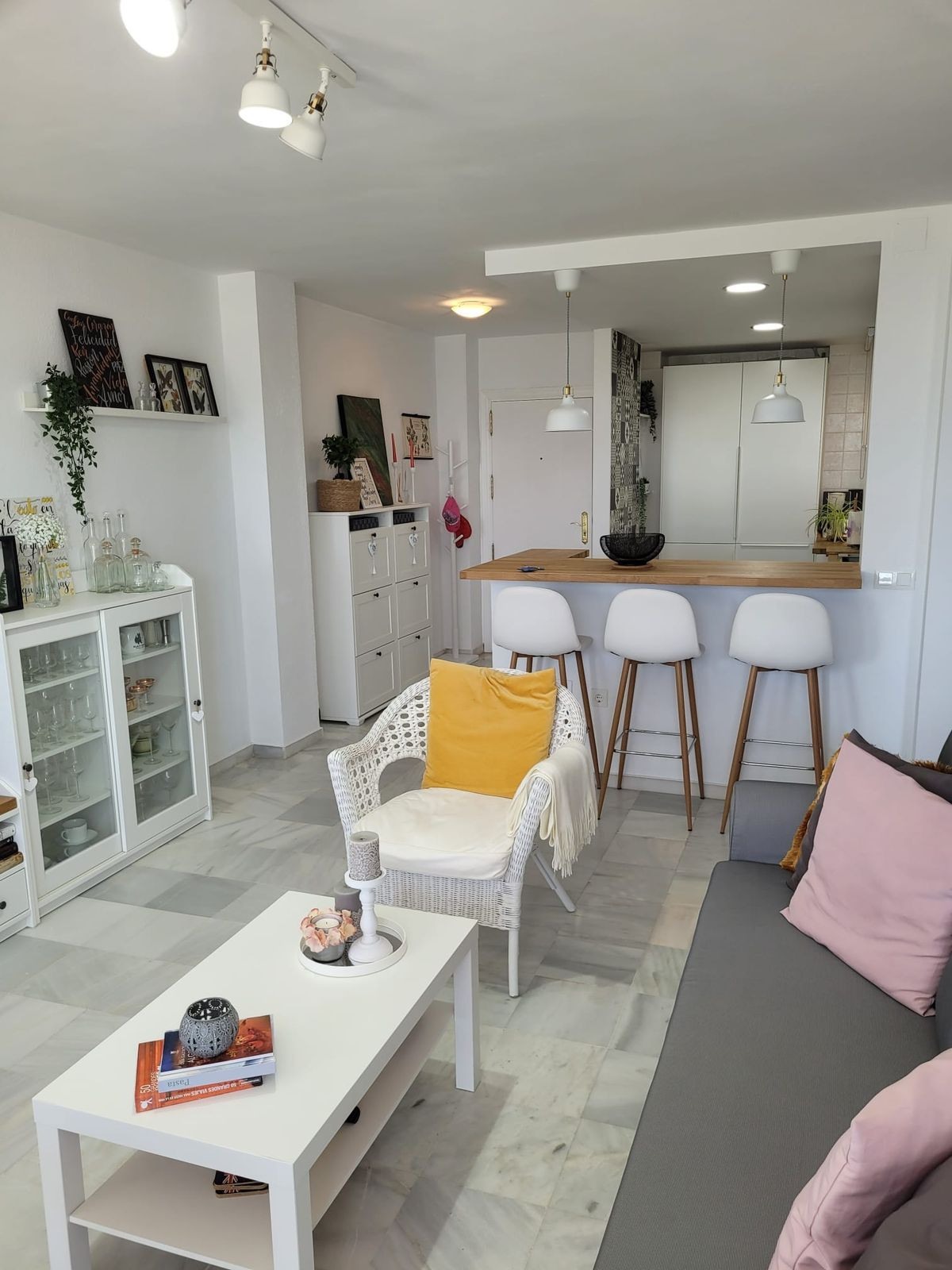 Se vende Apartamento Planta Media de 2 dormitorios en Costa Del Sol, Málaga, España