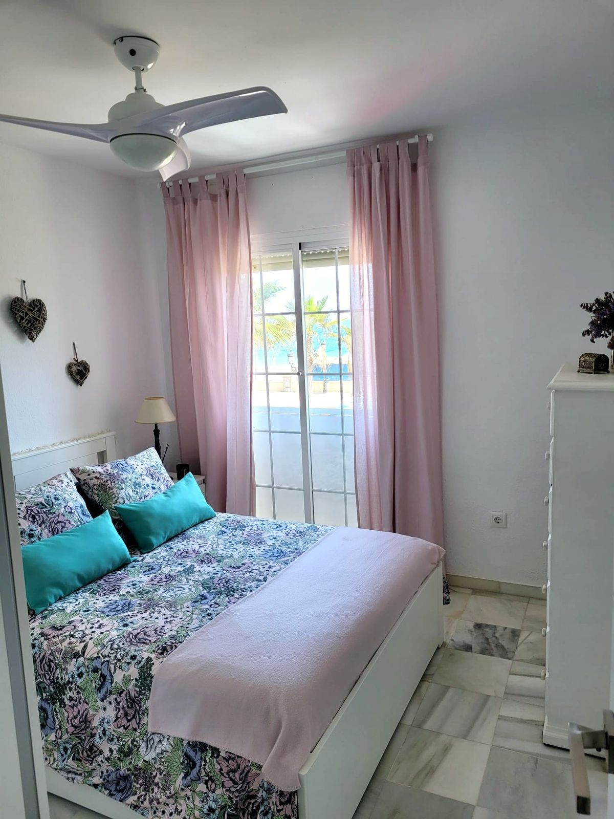 Se vende Apartamento Planta Media de 2 dormitorios en Costa Del Sol, Málaga, España