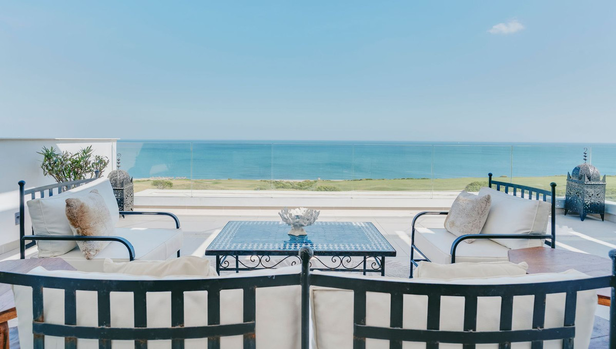 Se vende Ático de 3 dormitorios en Costa Del Sol, Cadiz, España
