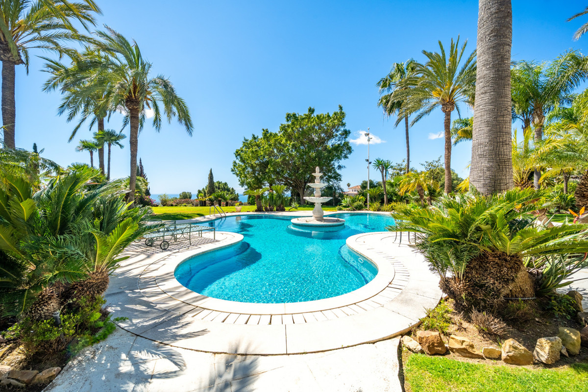 Se vende Villa - Chalet de 14 dormitorios en Costa Del Sol, Málaga, España
