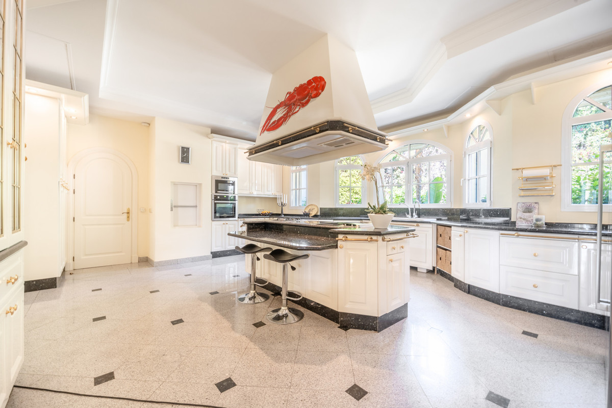 Se vende Villa - Chalet de 14 dormitorios en Costa Del Sol, Málaga, España