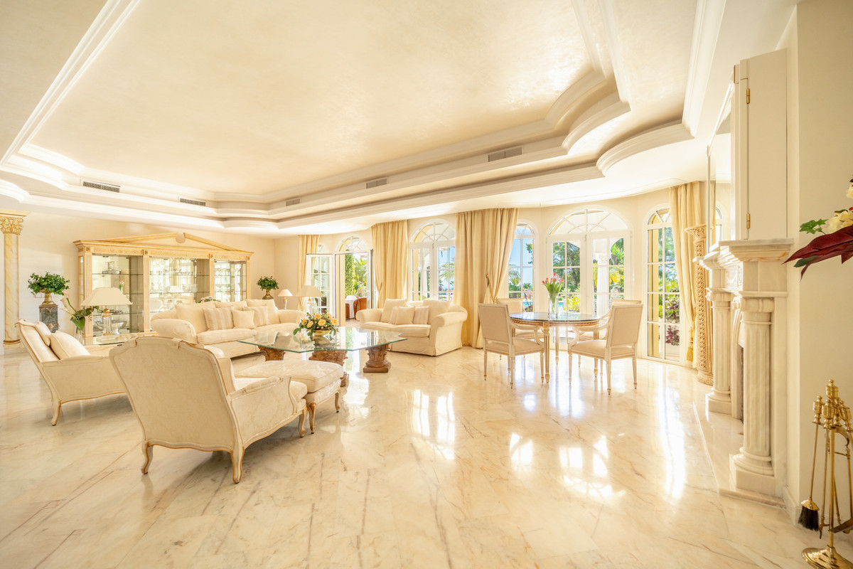 Se vende Villa - Chalet de 14 dormitorios en Costa Del Sol, Málaga, España