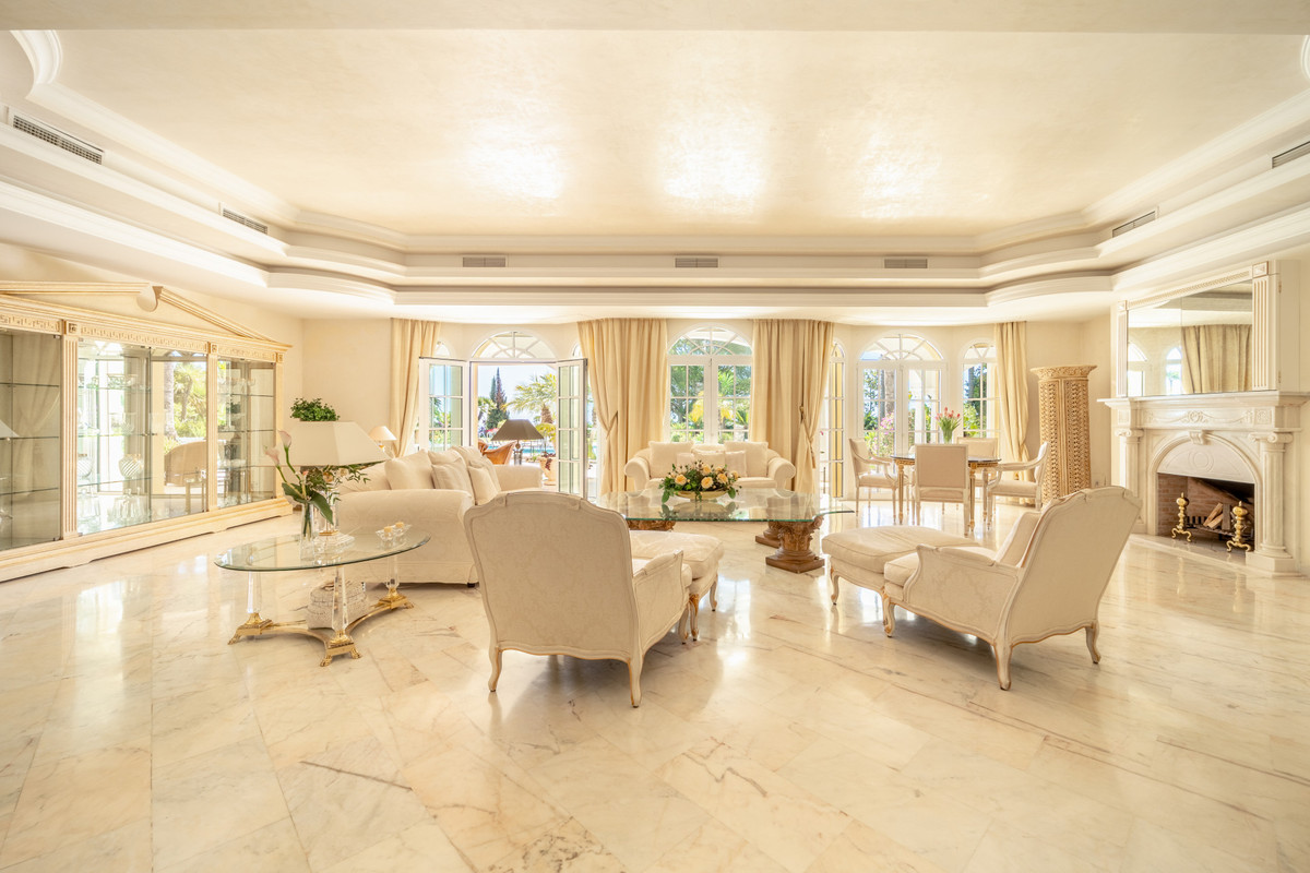 Se vende Villa - Chalet de 14 dormitorios en Costa Del Sol, Málaga, España