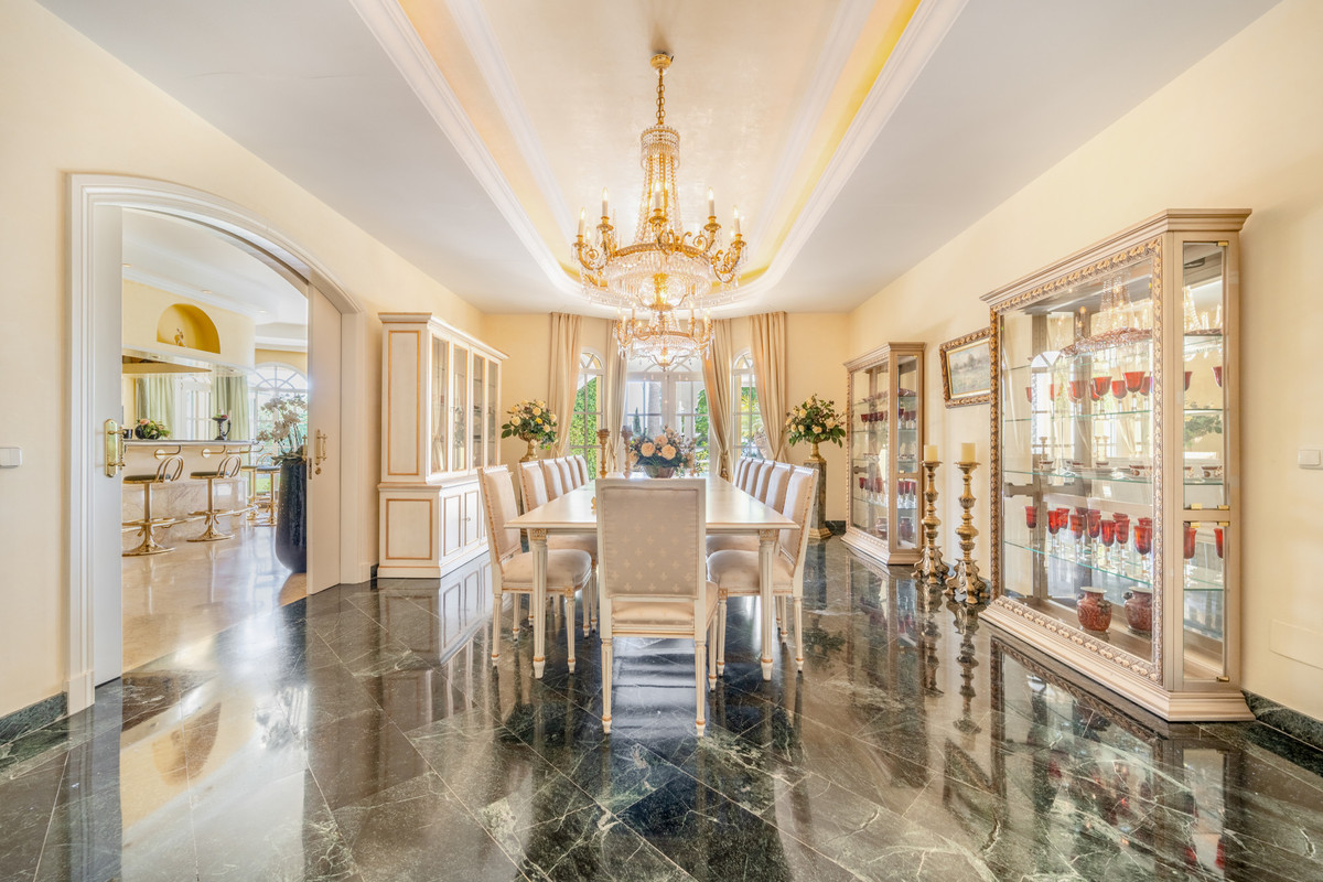 Se vende Villa - Chalet de 14 dormitorios en Costa Del Sol, Málaga, España
