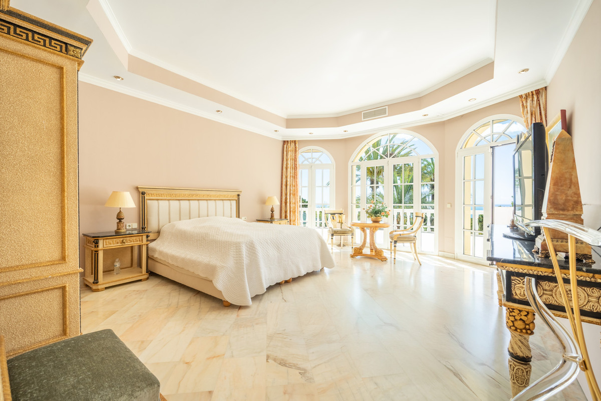 Se vende Villa - Chalet de 14 dormitorios en Costa Del Sol, Málaga, España