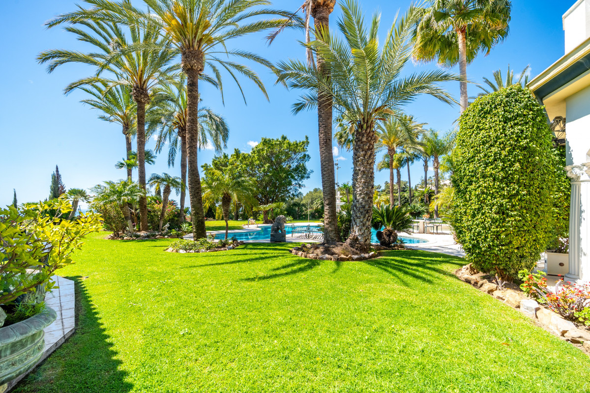 Se vende Villa - Chalet de 14 dormitorios en Costa Del Sol, Málaga, España