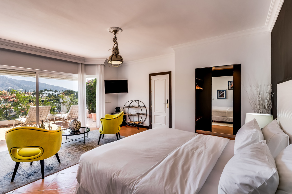 3 Bed Apartment for sale in Nueva Andalucía Costa Del Sol, Málaga, Spain