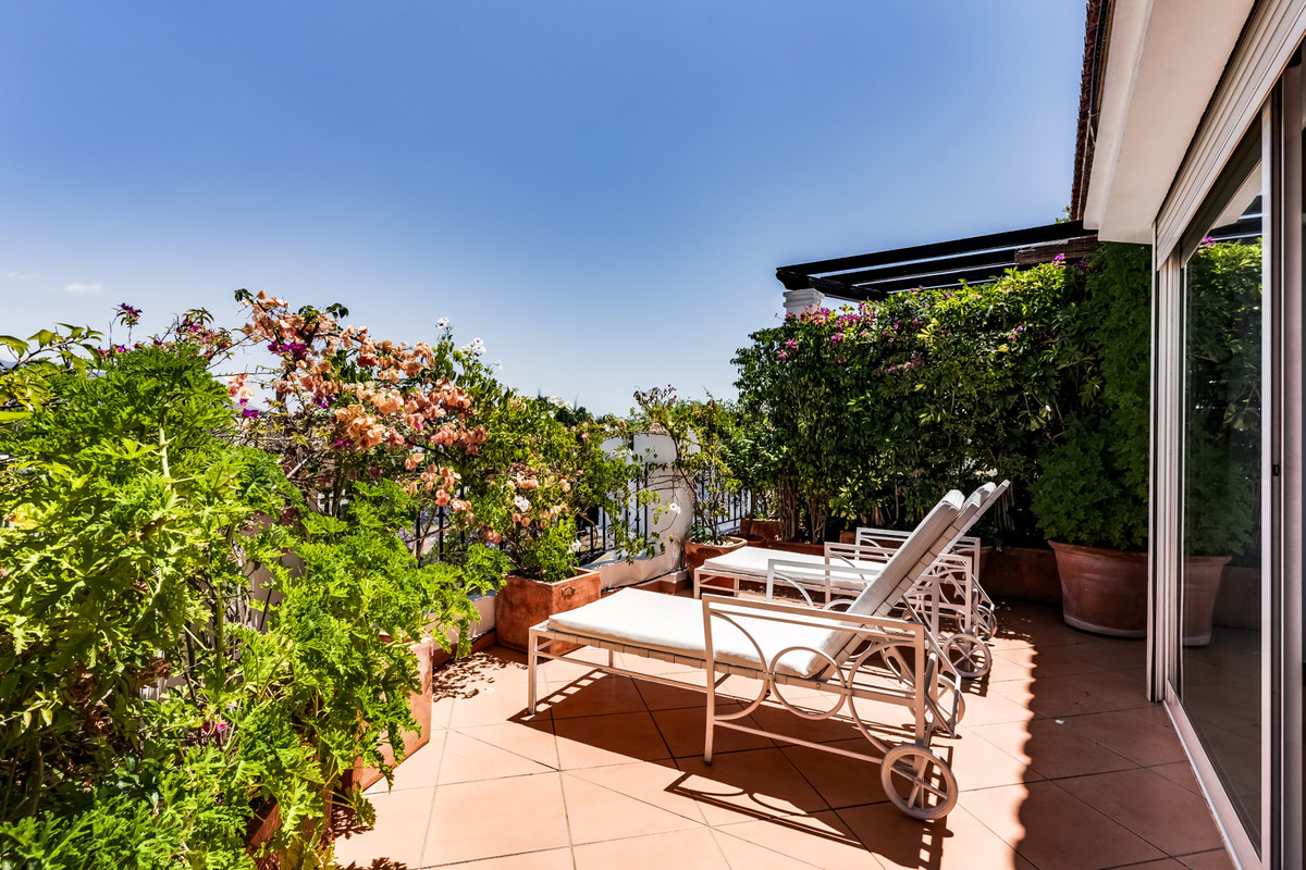 3 Bed Apartment for sale in Nueva Andalucía Costa Del Sol, Málaga, Spain