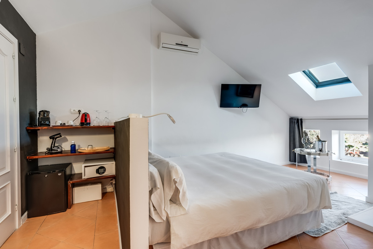 3 Bed Apartment for sale in Nueva Andalucía Costa Del Sol, Málaga, Spain