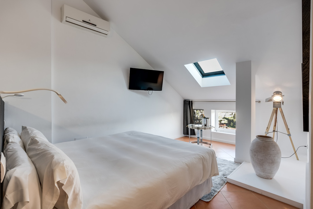 3 Bed Apartment for sale in Nueva Andalucía Costa Del Sol, Málaga, Spain