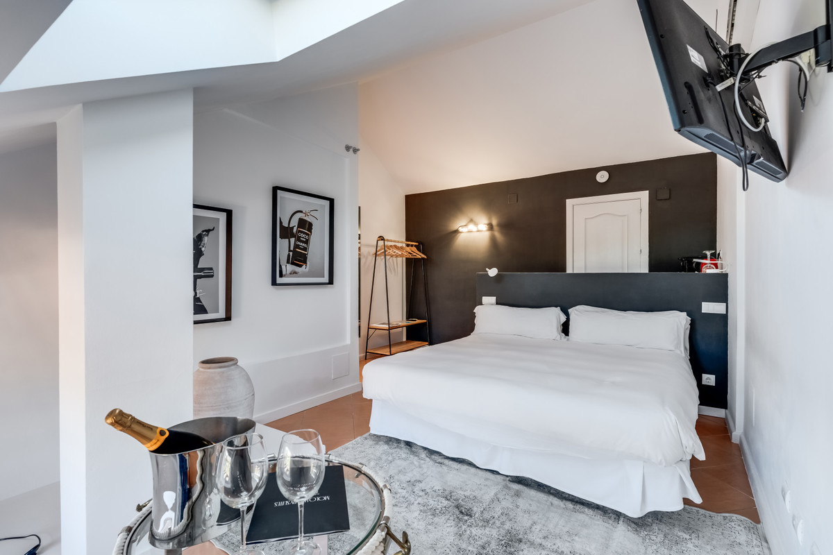 3 Bed Apartment for sale in Nueva Andalucía Costa Del Sol, Málaga, Spain