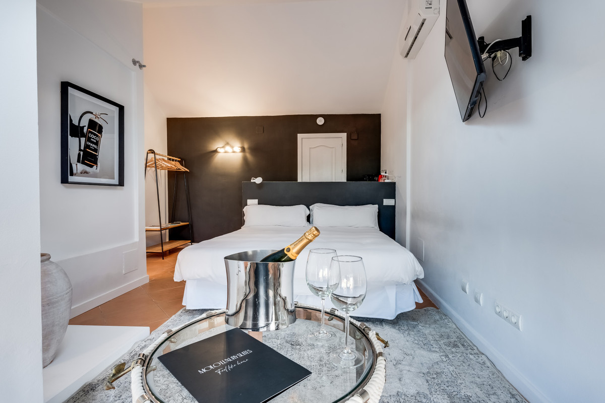 3 Bed Apartment for sale in Nueva Andalucía Costa Del Sol, Málaga, Spain
