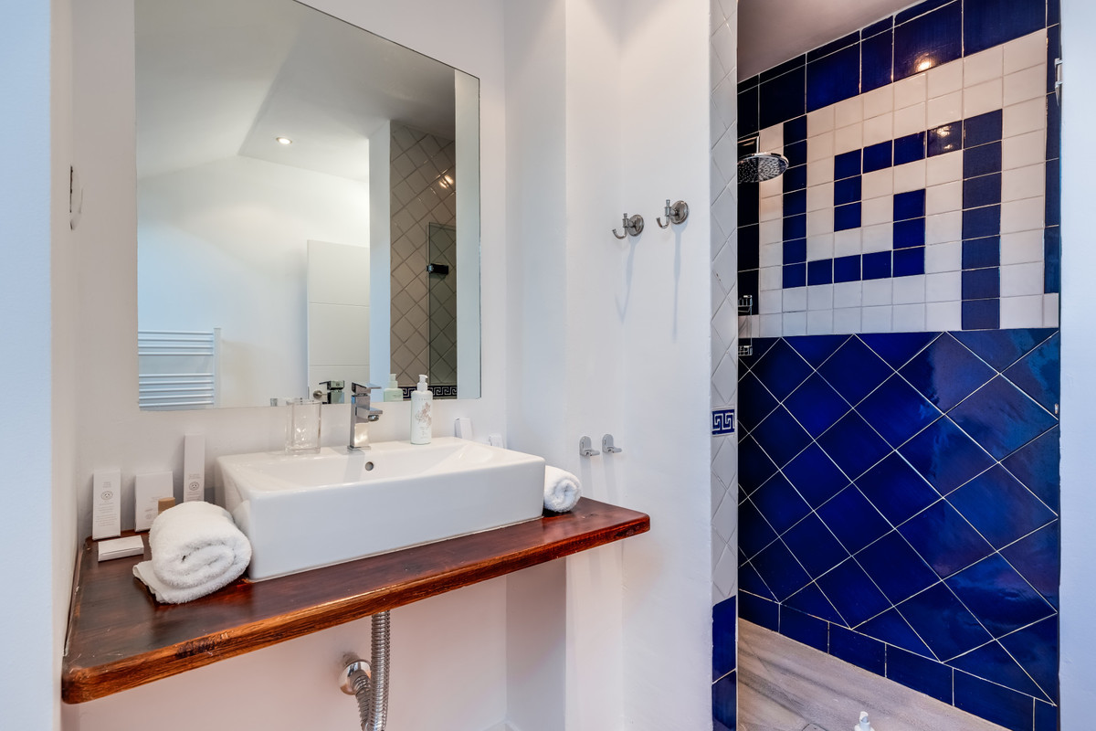 3 Bed Apartment for sale in Nueva Andalucía Costa Del Sol, Málaga, Spain