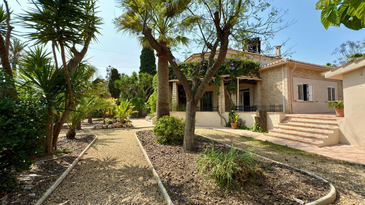 6 Bed Townhouse for sale in Alicante Costa Blanca, Alicante, Spain