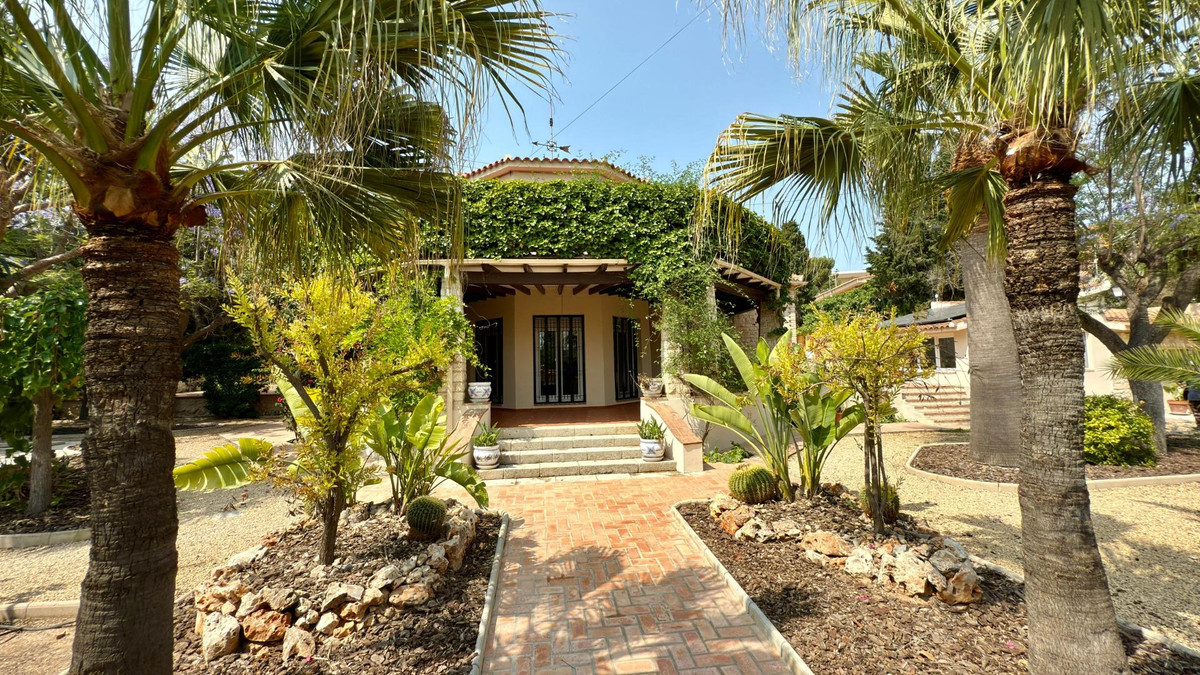 6 Bed Townhouse for sale in Alicante Costa Blanca, Alicante, Spain