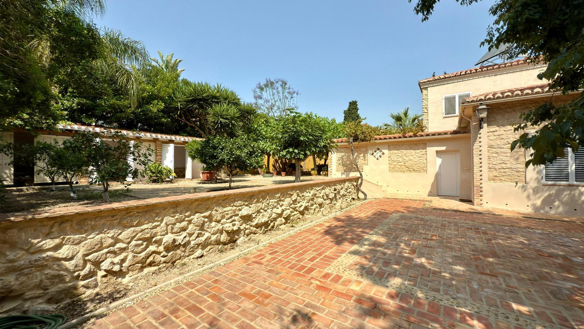6 Bed Townhouse for sale in Alicante Costa Blanca, Alicante, Spain