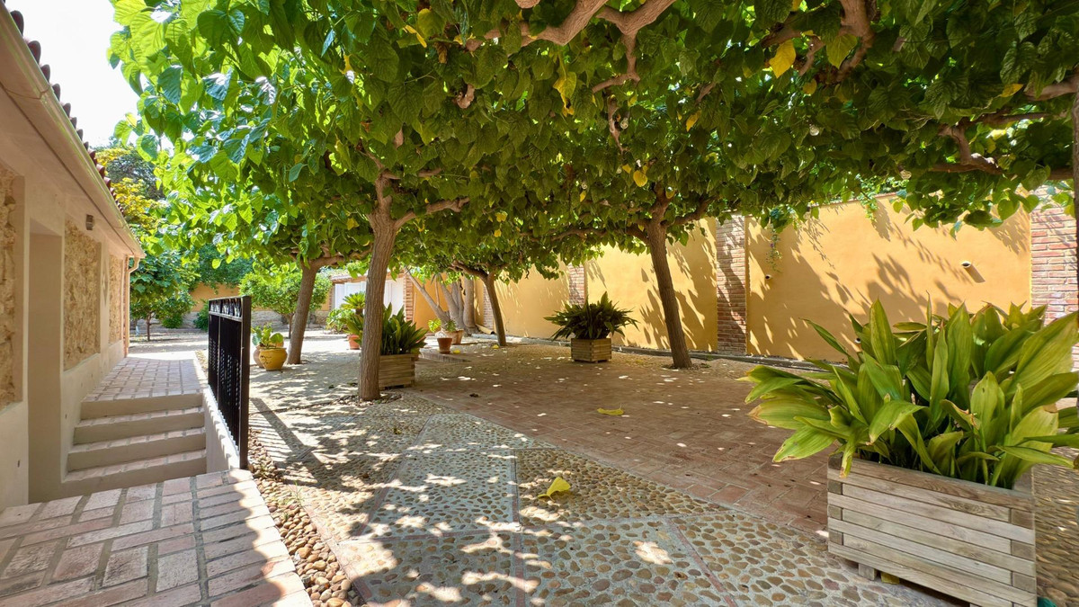 6 Bed Townhouse for sale in Alicante Costa Blanca, Alicante, Spain