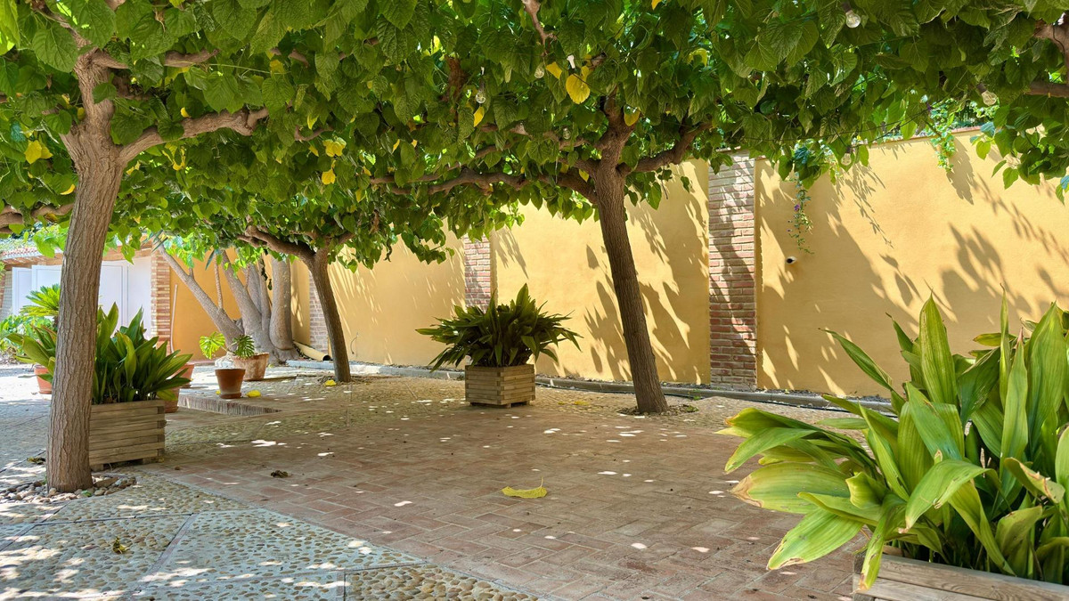 6 Bed Townhouse for sale in Alicante Costa Blanca, Alicante, Spain