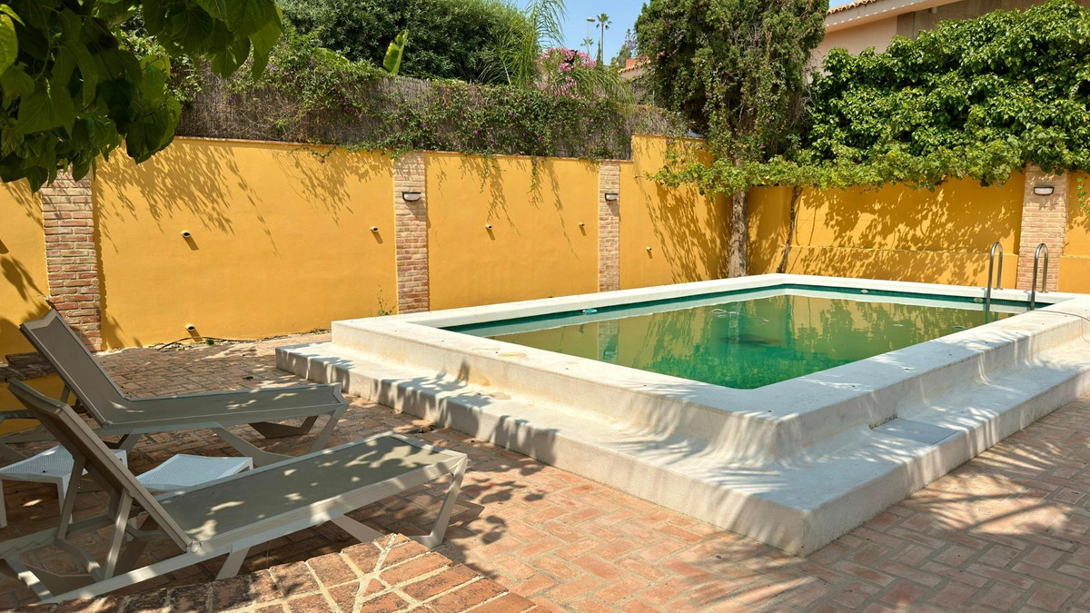 6 Bed Townhouse for sale in Alicante Costa Blanca, Alicante, Spain