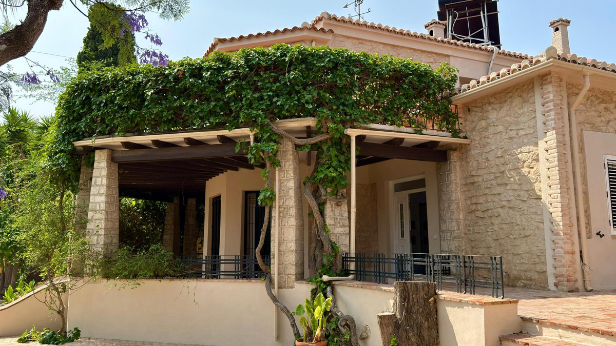 6 Bed Townhouse for sale in Alicante Costa Blanca, Alicante, Spain