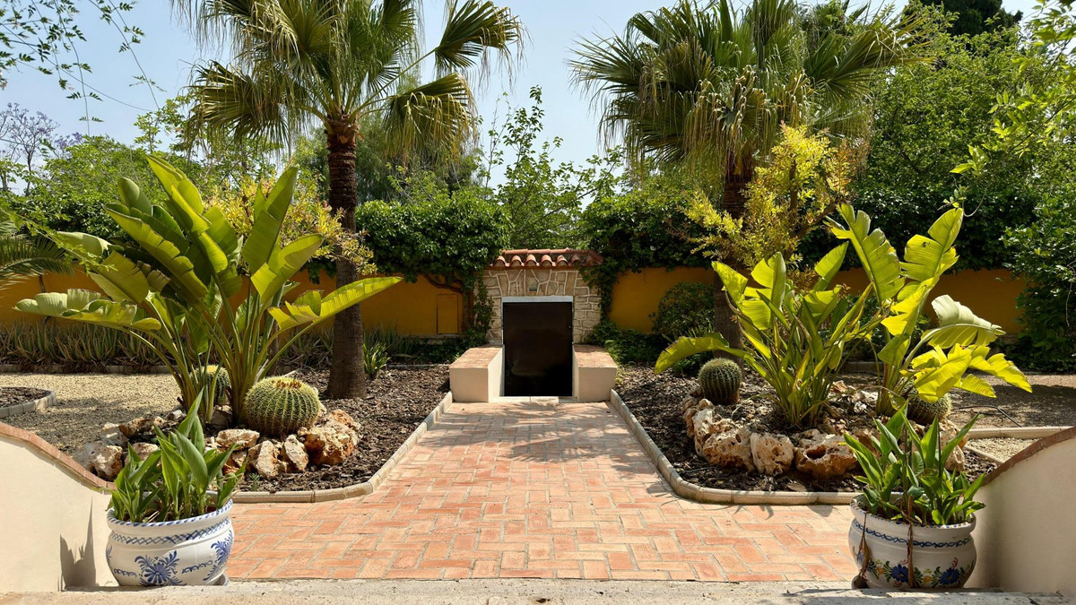 6 Bed Townhouse for sale in Alicante Costa Blanca, Alicante, Spain