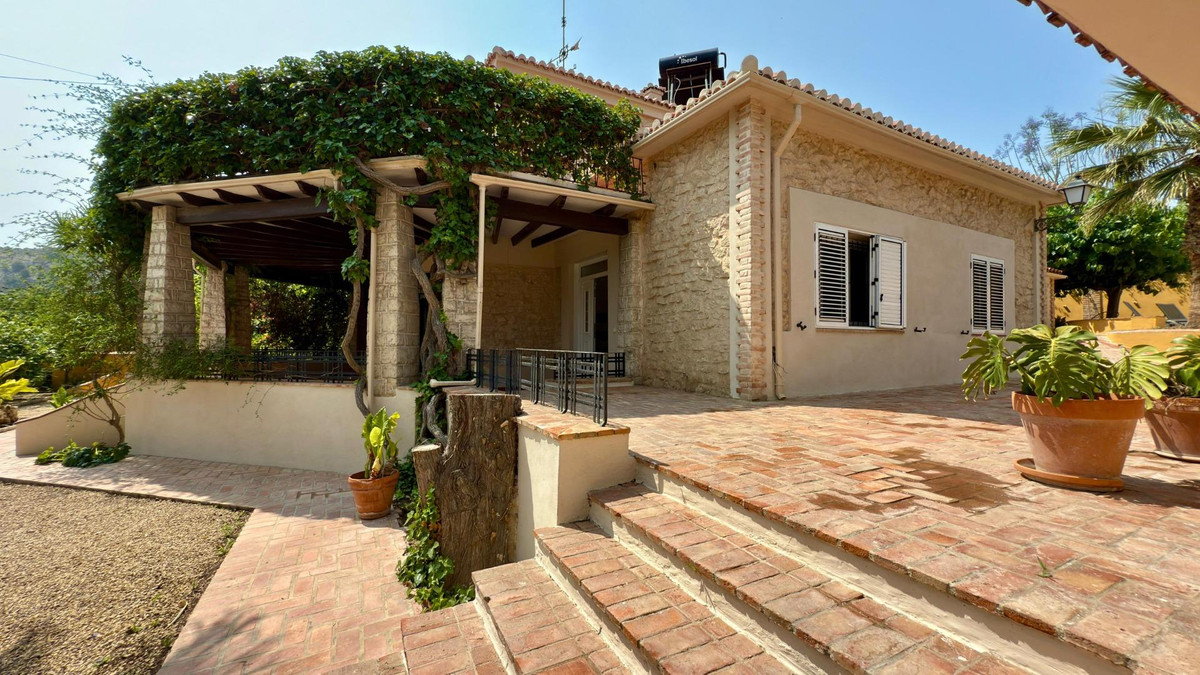 6 Bed Townhouse for sale in Alicante Costa Blanca, Alicante, Spain