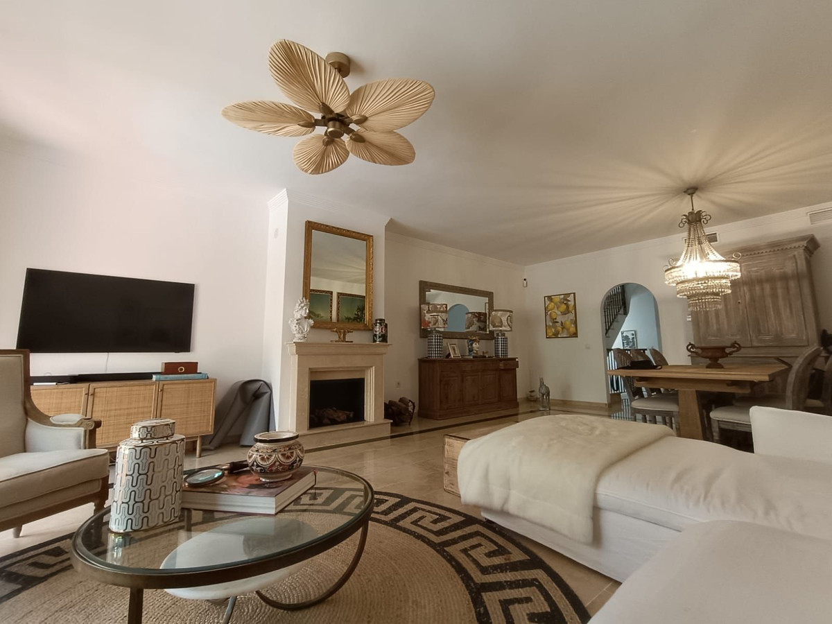 3 Bed Townhouse for sale in Nagüeles Costa Del Sol, Málaga, Spain