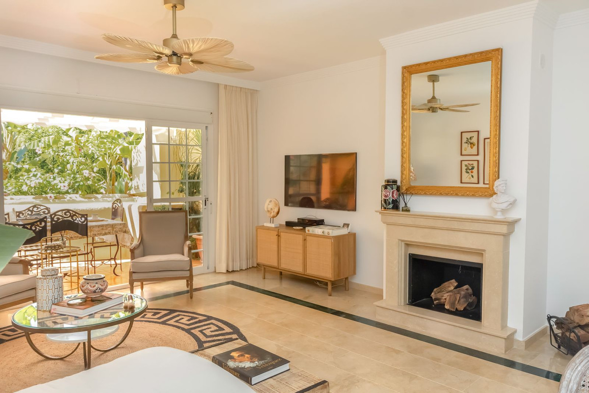 3 Bed Townhouse for sale in Nagüeles Costa Del Sol, Málaga, Spain