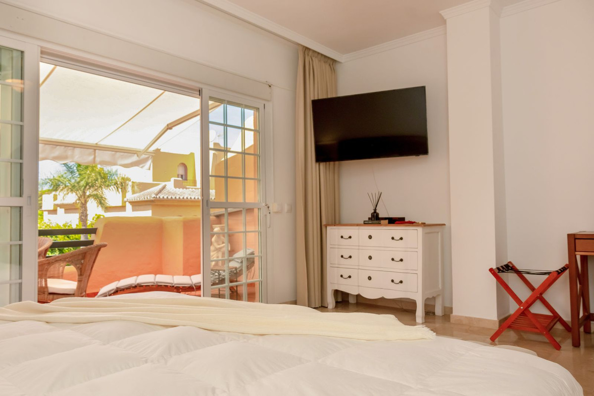 3 Bed Townhouse for sale in Nagüeles Costa Del Sol, Málaga, Spain