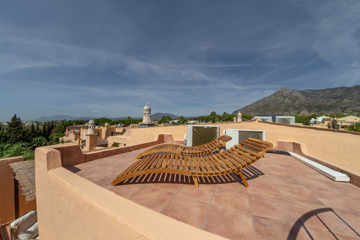 3 Bed Townhouse for sale in Nagüeles Costa Del Sol, Málaga, Spain