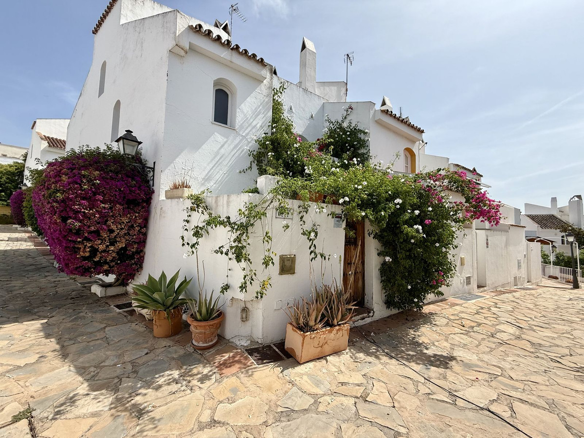 3 Bed Townhouse for sale in Nueva Andalucía Costa Del Sol, Málaga, Spain