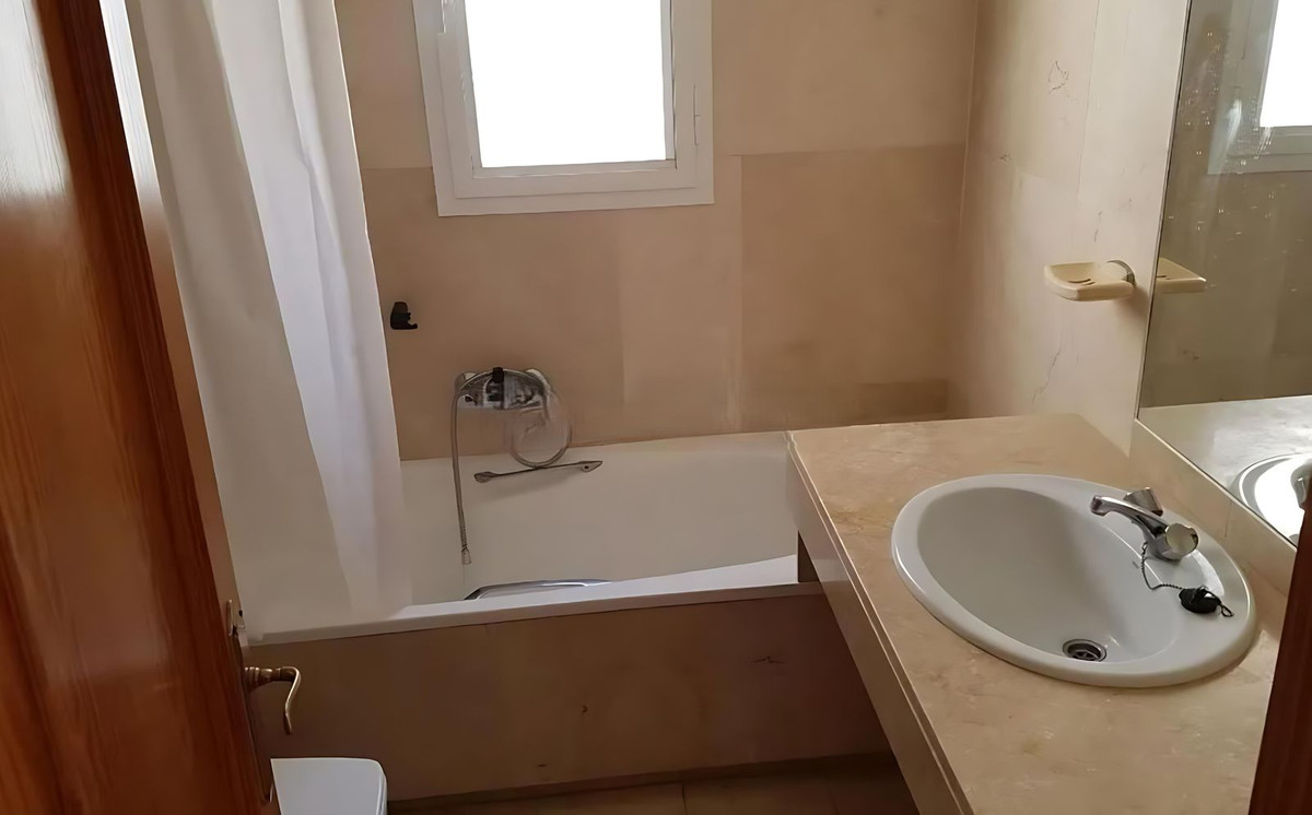 2 Bed Apartment for sale in Estepona Costa Del Sol, Málaga, Spain