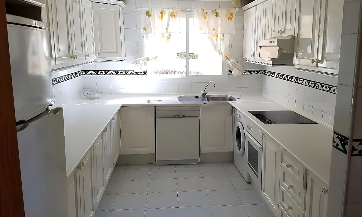 2 Bed Apartment for sale in Estepona Costa Del Sol, Málaga, Spain