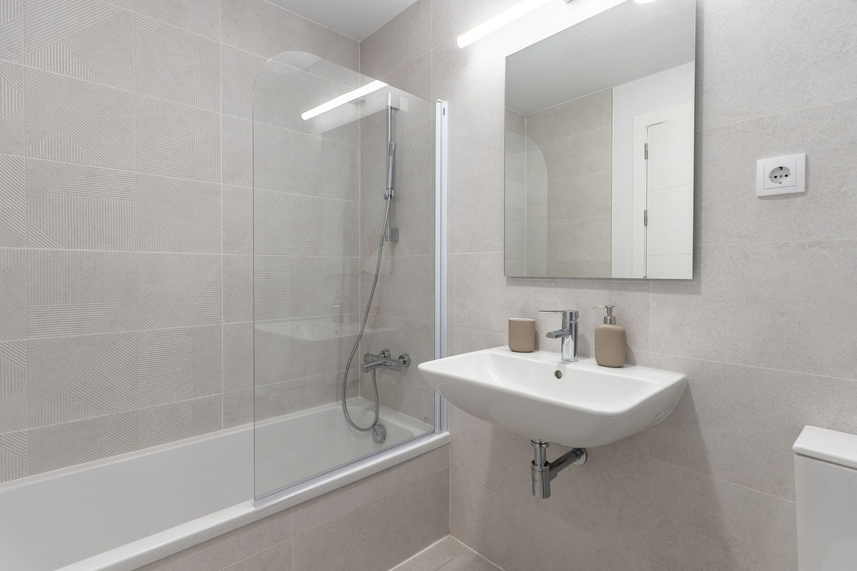 3 Bed Apartment for sale in Estepona Costa Del Sol, Málaga, Spain