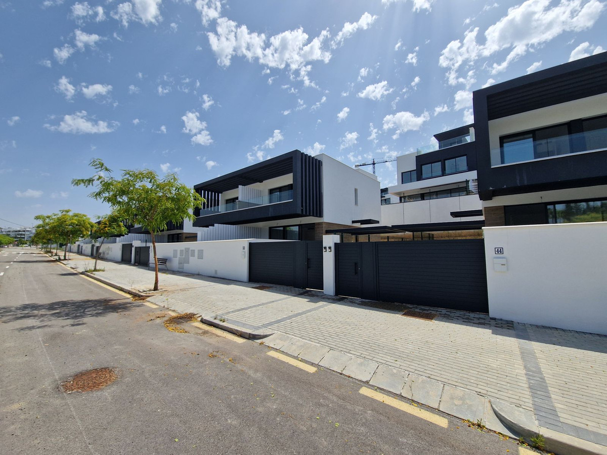 3 Bed Townhouse for sale in Atalaya Costa Del Sol, Málaga, Spain