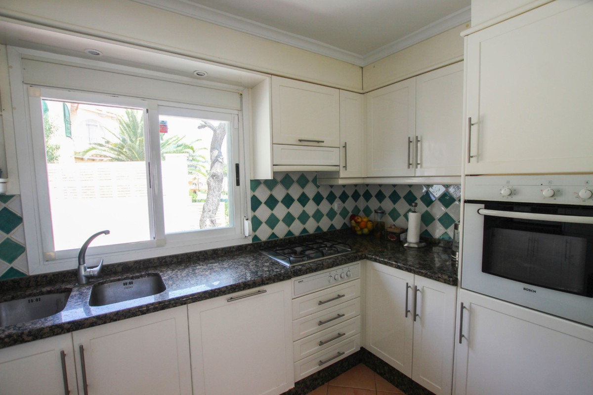 Se vende Villa - Chalet de 4 dormitorios en Costa Blanca, Alicante, España