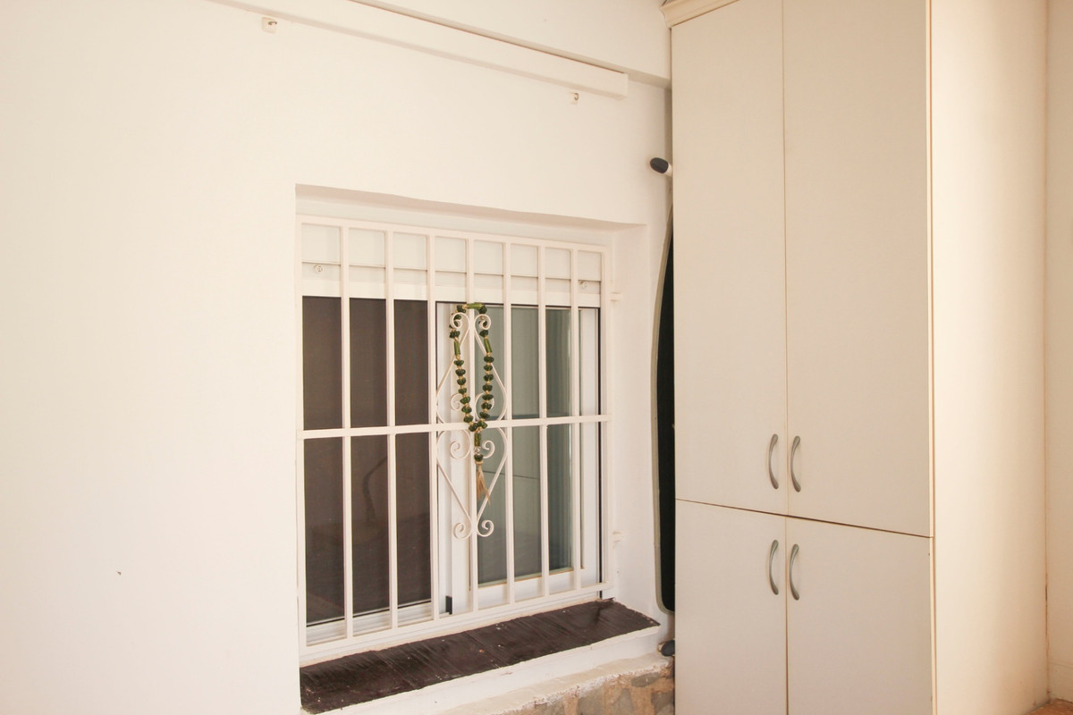 Se vende Villa - Chalet de 4 dormitorios en Costa Blanca, Alicante, España