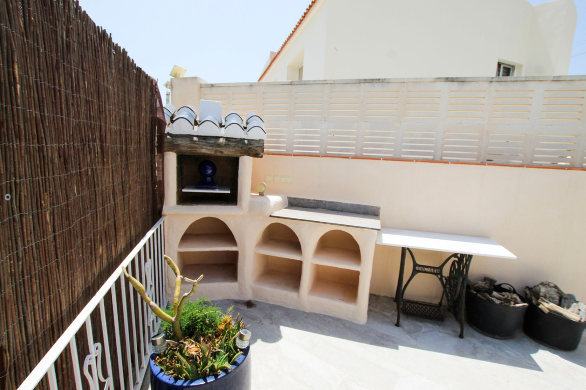 Se vende Villa - Chalet de 4 dormitorios en Costa Blanca, Alicante, España
