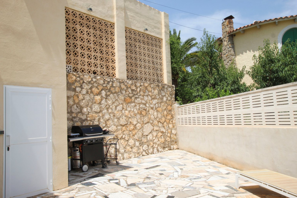 Se vende Villa - Chalet de 4 dormitorios en Costa Blanca, Alicante, España