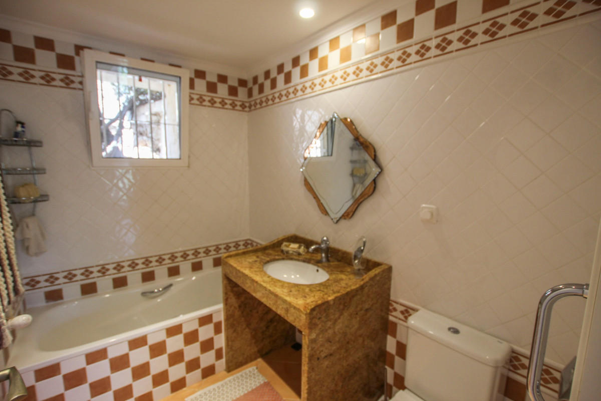 Se vende Villa - Chalet de 4 dormitorios en Costa Blanca, Alicante, España