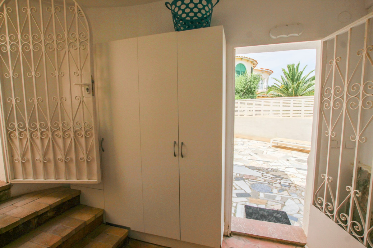 Se vende Villa - Chalet de 4 dormitorios en Costa Blanca, Alicante, España
