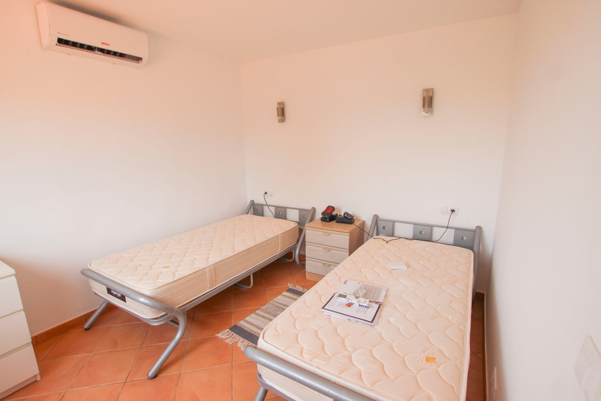 Se vende Villa - Chalet de 4 dormitorios en Costa Blanca, Alicante, España