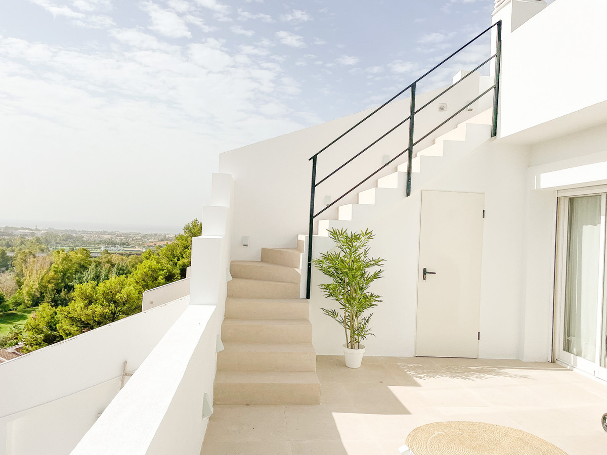 3 Bed Apartment for sale in La Quinta Costa Del Sol, Málaga, Spain