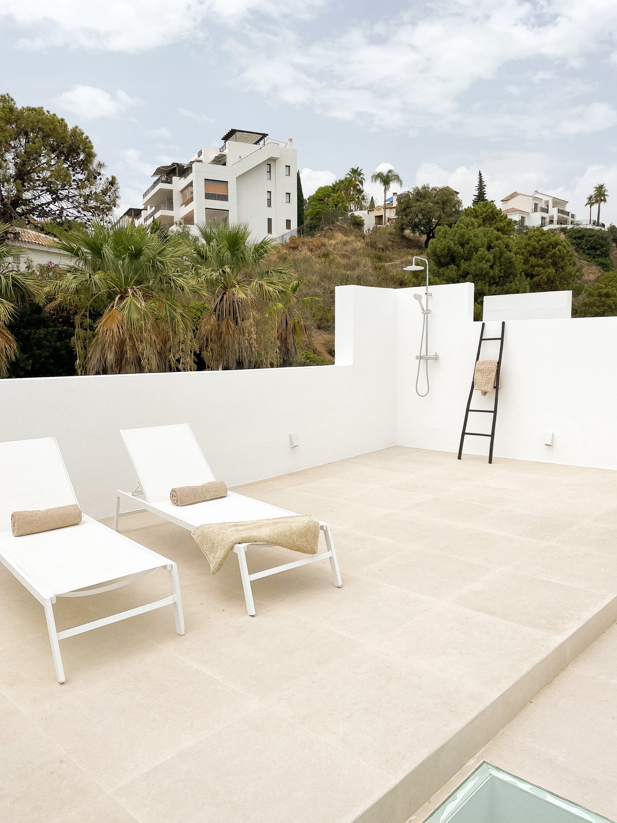 3 Bed Apartment for sale in La Quinta Costa Del Sol, Málaga, Spain