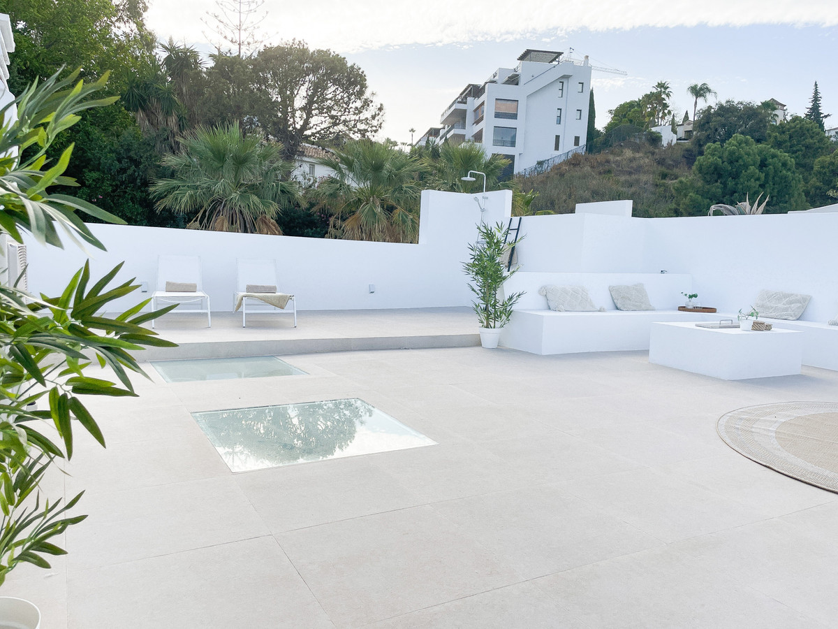 3 Bed Apartment for sale in La Quinta Costa Del Sol, Málaga, Spain