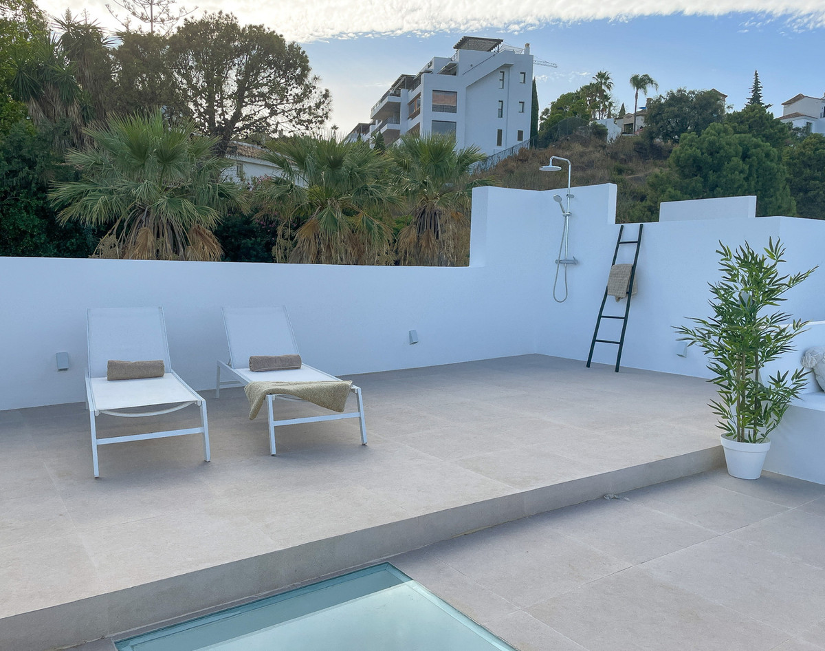 3 Bed Apartment for sale in La Quinta Costa Del Sol, Málaga, Spain