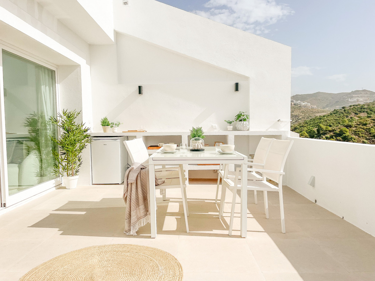3 Bed Apartment for sale in La Quinta Costa Del Sol, Málaga, Spain
